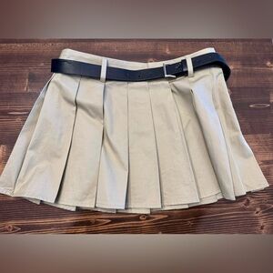 NWT Sincerely Jules Khaki Pleated Mini Skirt with Belt Size M